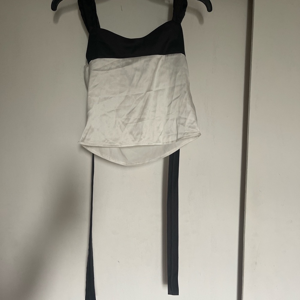 Dainty Black and White Top!
